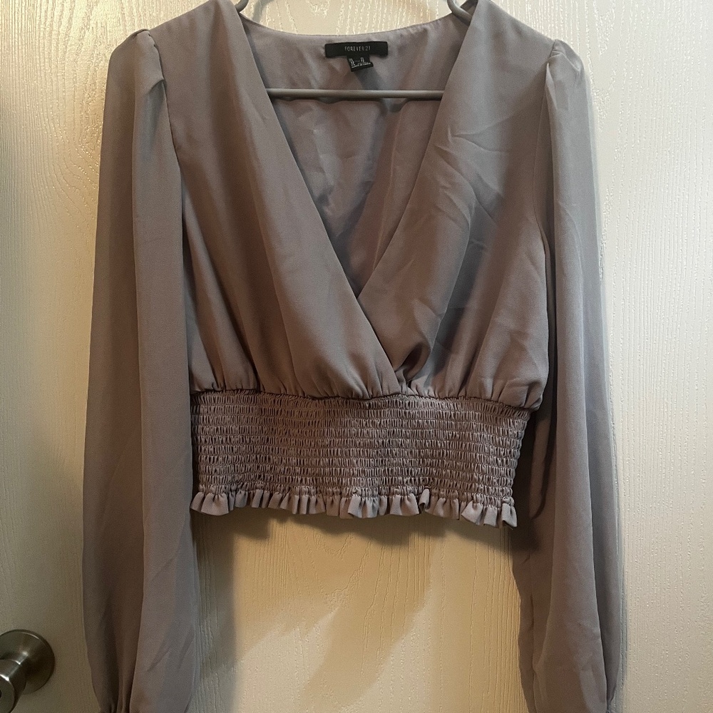 Forever 21 Cropped Gray Elastic Bottom Long Sleeve XLBlouse